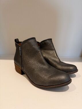 Lucky Brand Basel Booties Women's 8.5 Pewter Metallic Leather Ankle Side Zips